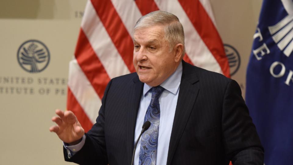 استقالة مبعوث الخارجية الأميركية لحل الأزمة