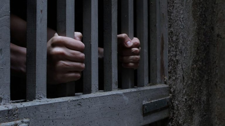 السجن 10 سنوات للاعب كرة في