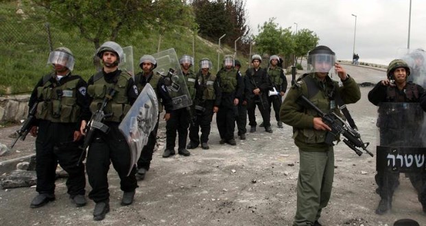 الاحتلال الإسرائيلي يعتقل 10 فلسطينيين في