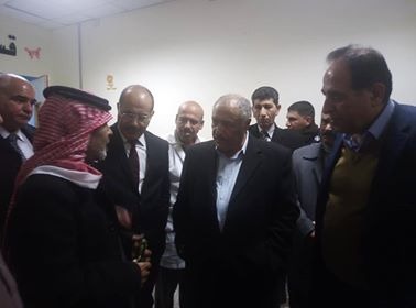 الزبن يوعز بتوفير أجهزة يحتاجها مستشفى