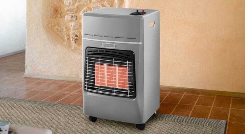 وفاة طفلة وإصابة والدها إثر حادث