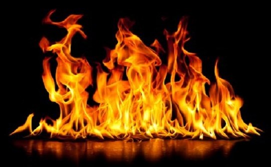 «تماس كهربائي» يتسبب بحريق داخل إدارة