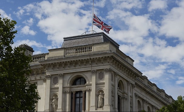 الخارجية البريطانية تستدعي السفير الإيراني