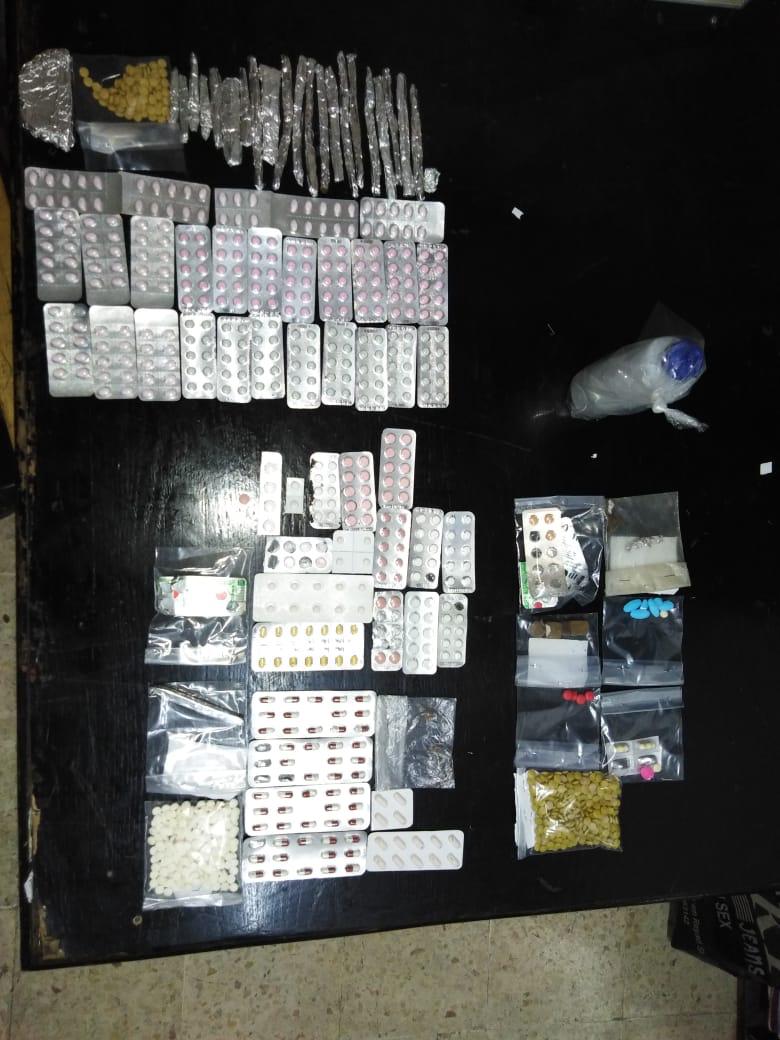 القبض على 5 مروجي مخدرات في