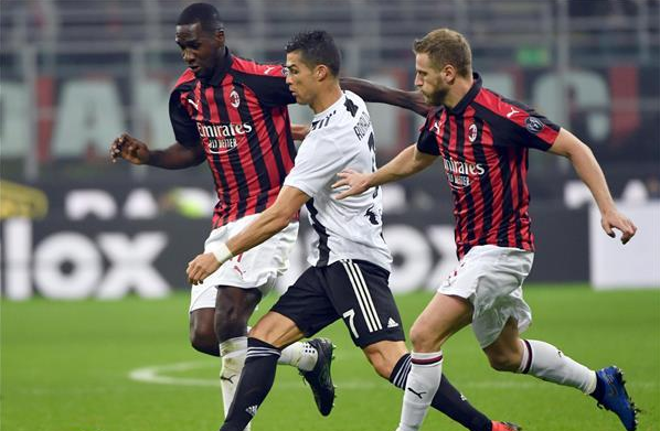 يوفنتوس يواجه ميلان في صراع إيطالي