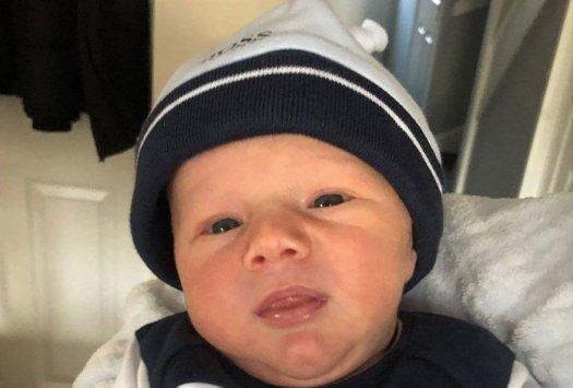 أطعم رضيعه الفلفل الحار عن طريق