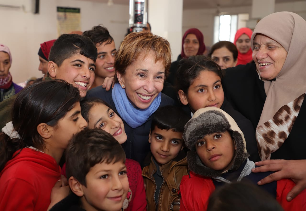 الأميرة بسمة تسلم مساعدات «البر والإحسان» للأسر