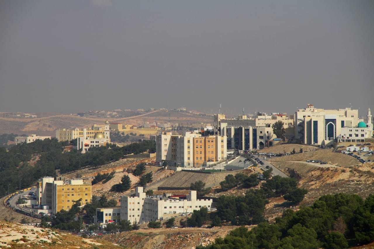 جامعة العلوم الإسلامية العالمية تؤخر دوام
