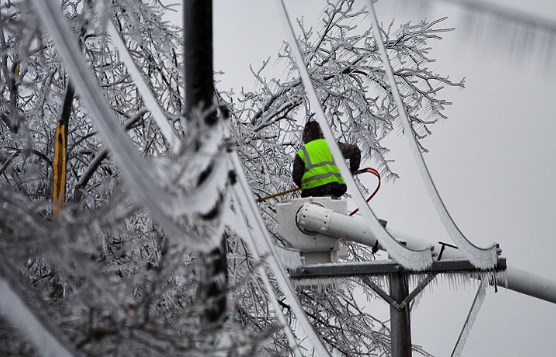 الرواشدة: شبكة الكهرباء الوطنية تجاوزت المنخفض