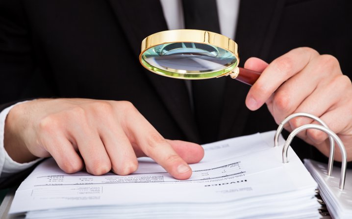 دكتور مصري يتهم موظفة في الجامعة