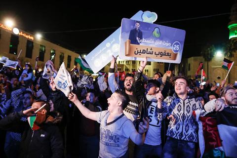 الفلسطينيون يحتفلون بفوز يعقوب شاهين بـ
