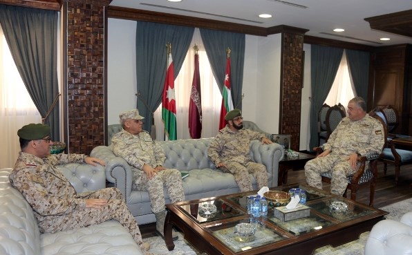 فريحات يستقبل وفدا عسكريا سعوديا