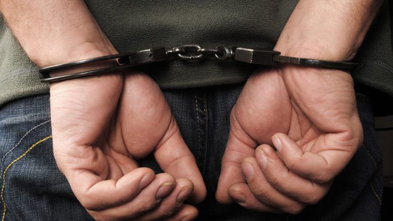 القبض على 21 مطلوبا بقضايا مالية