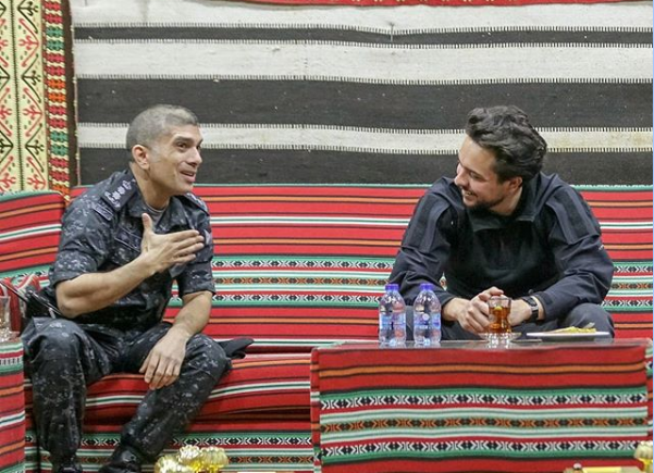 ولي العهد: صحبة طيبة وحديث شيق