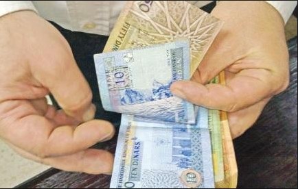 التربية: تحويل مستحقات معلمي الإضافي للطلبة