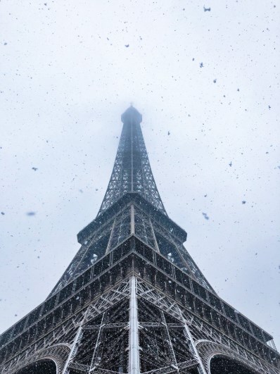 السلطات الفرنسية تغلق برج إيفل (صور)