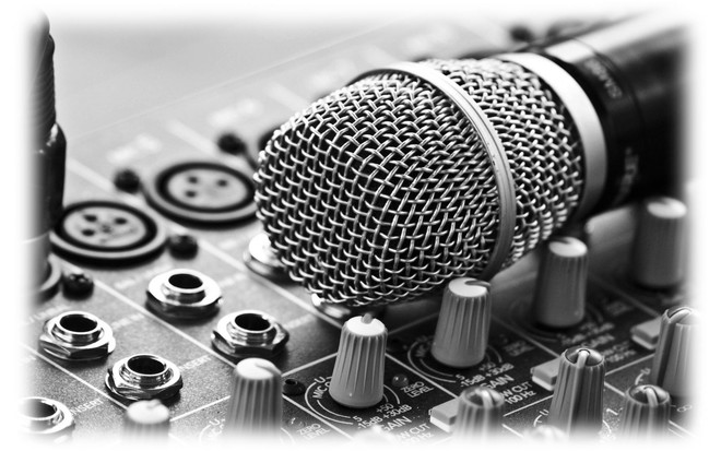 العاملون في الإعلام المرئي والمسموع يطالبون