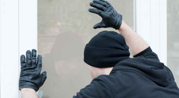 ضابط جيش وموظف أمن وحماية أحبطا