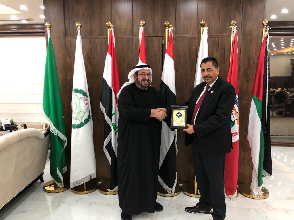 الدكتور المراشدة يكرم الامانة العامة لجائزة