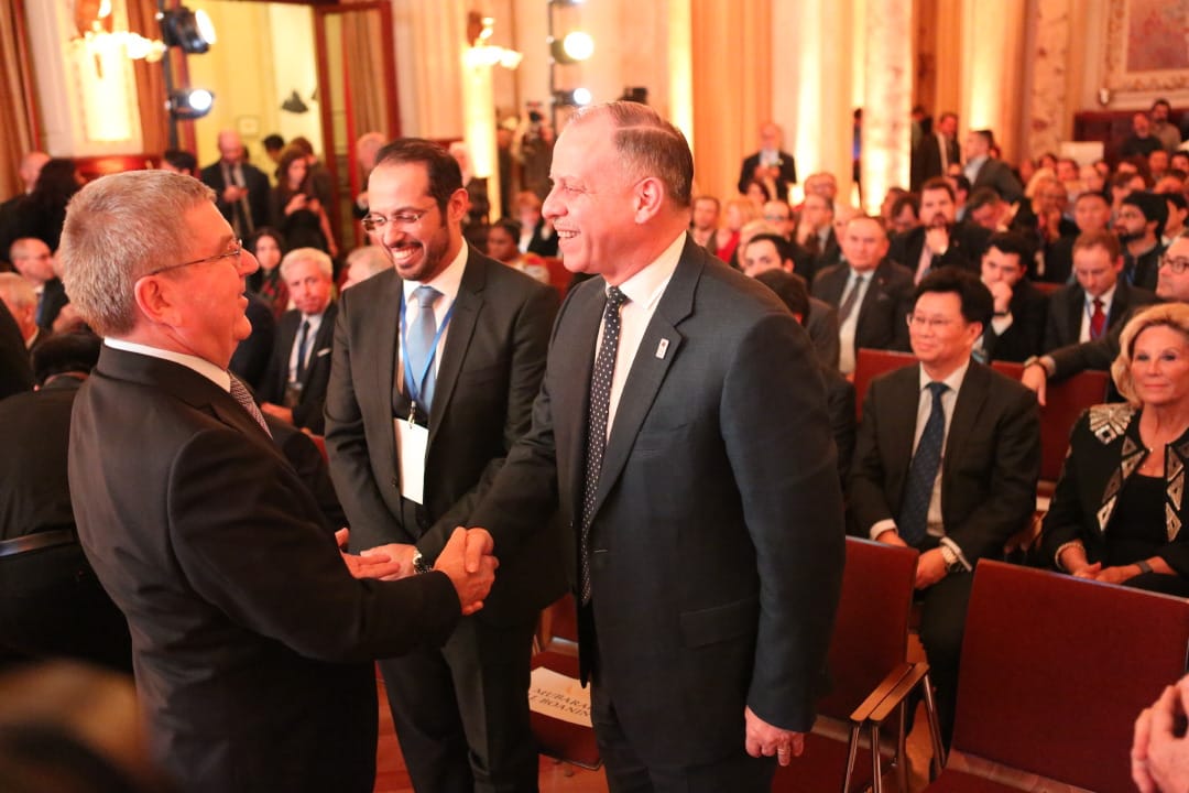 الامير فيصل يشارك في تسليم جوائز