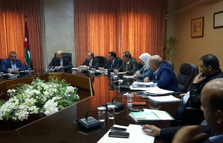 نقابة المعلمين تبحث مع الرزاز موضوعي