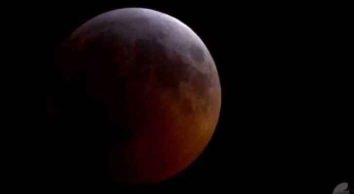 بالفيديو.. ماذا حدث على القمر أثناء