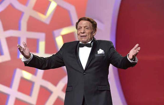 السعودية تعيد الزعيم للمسرح