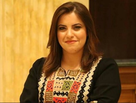 الشاعرة العموش توقع ديوانها تباريح الخفوق