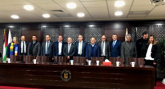 وفد من جامعة عمان الأهلية يزور