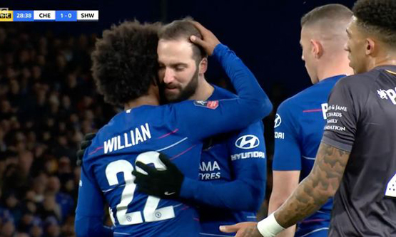 لقطة رائعة .. ويليان يرحب بهيغواين