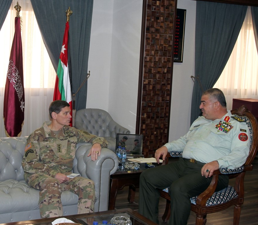 فريحات يستقبل قائد القيادة المركزية الأمريكية