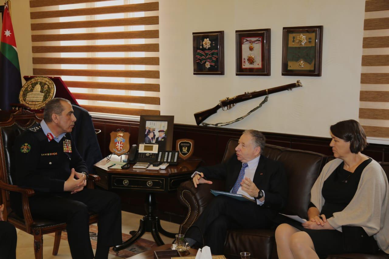 الحمود يلتقي جان تود ويبحث التعاون