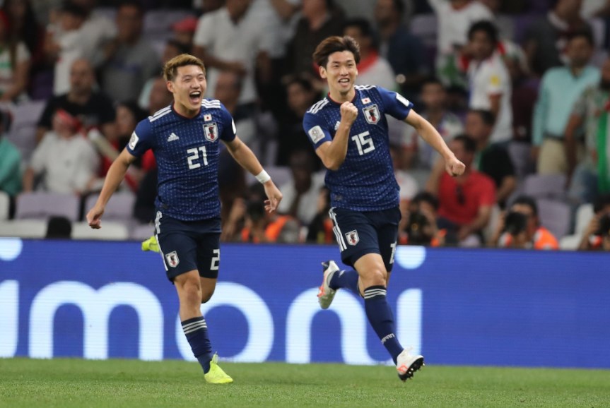 الساموراي الياباني يهزم الايراني بثلاثية ويصعد