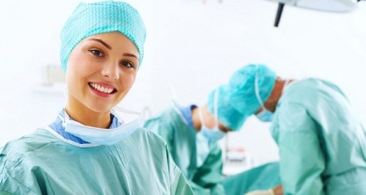 ما سر اللون الأخضر لملابس أطباء