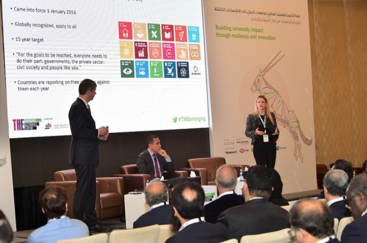 جامعة عمان الأهلية تشارك في قمة