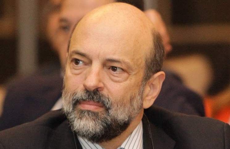 الرزاز : الأبراج فوق المدارس لغايات