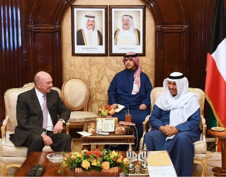 الفايز ورئيس مجلس الوزراء الكويتي يبحثان
