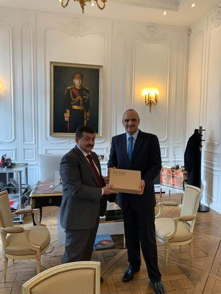 الخشمان يسلم السفير الاردني في فرنسا