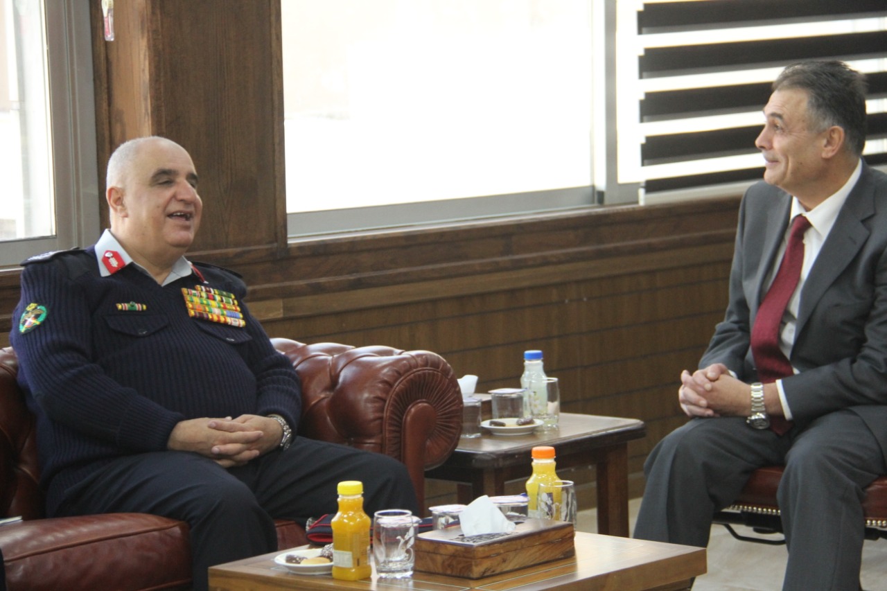 البزايعة يزور جامعة البلقاء التطبيقية