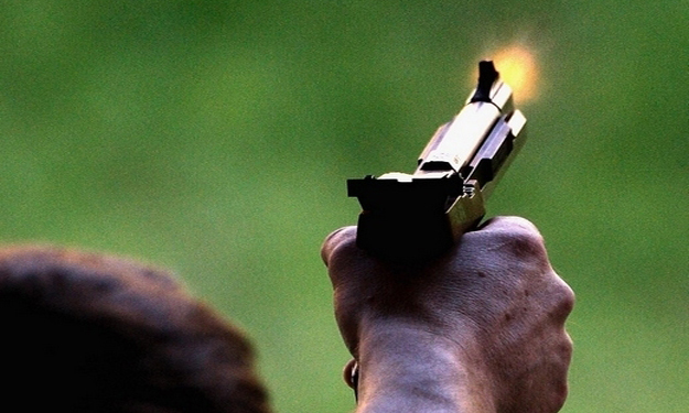 مجهولون يطلقون النار على محل عطور