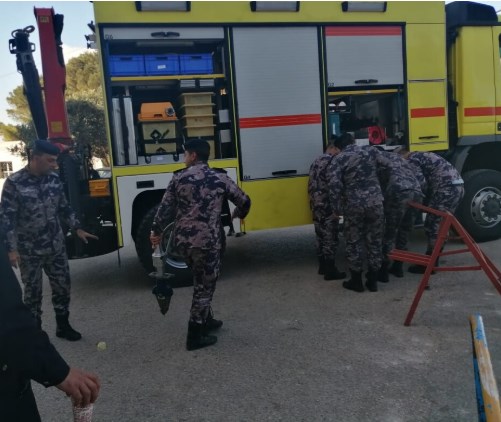 الدفاع المدني يحرر يد طفل علقت