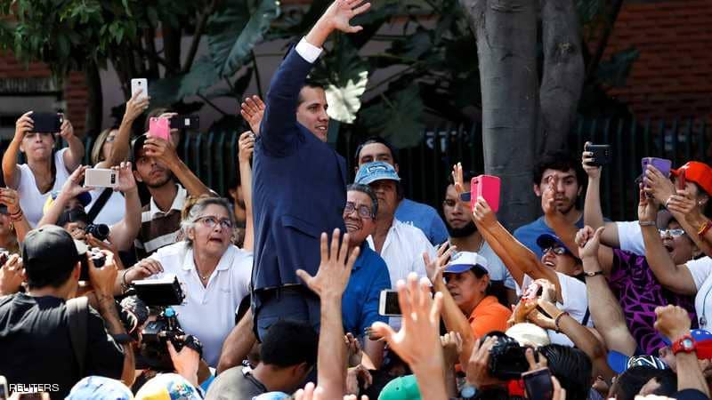 غوايدو يصعد التحدي مع مادورو.. ويطالب