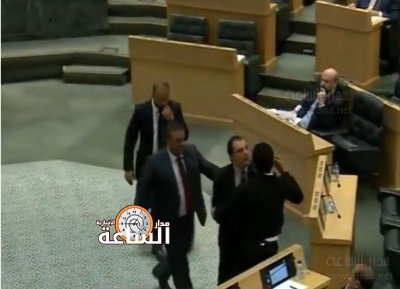 مواطن يقتحم قبة البرلمان للوصول إلى