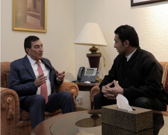 الطراونة يخرج من جلسة النواب ويلتقي