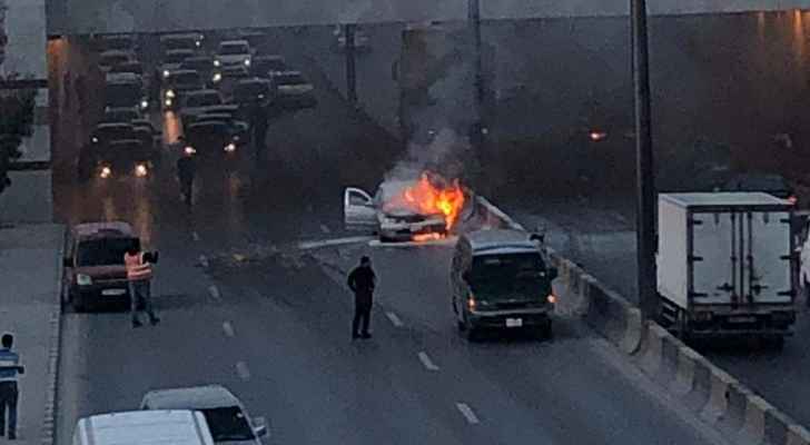 أزمة سير خانقة اثر حريق مركبة