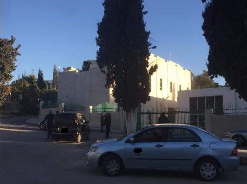 حريق يتسبب بانقطاع الكهرباء عن الجامعة