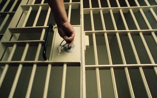 الإفراج عن 37 موقوفا اداريا شملهم