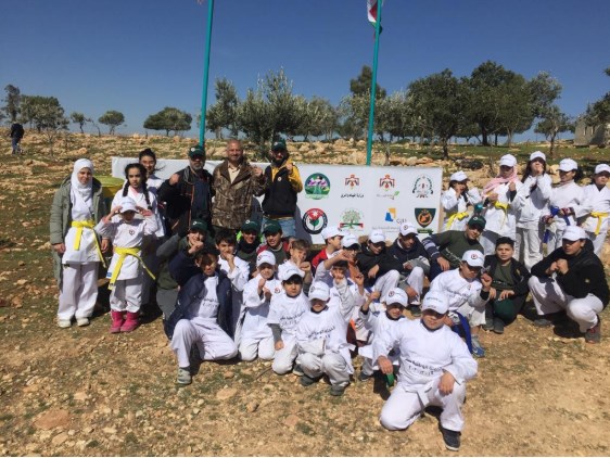 زراعة اشجار في زبود احتفالا بعيد