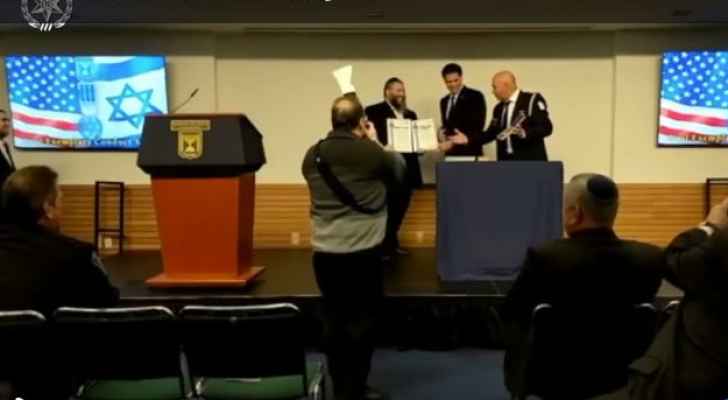 بمباركة أمريكية .. الاحتلال يكرّم مستوطنين