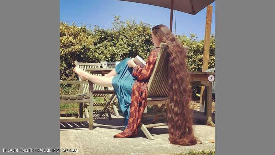 شعرها يصل للأرض ولم تغسله منذ